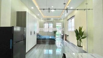 Căn hộ 1Pn tách bếp cửa kính view city, full nội thất, gần Landmark,Q1