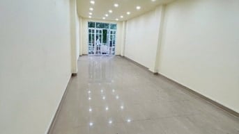 KẸT TIỀN CẦN BÁN GẤP MẶT TIỀN VÕ VĂN TẦN, P.6, Q.3, 8 TẦNG THANG MÁY 