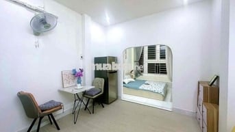 TRỐNG SẴN CĂN HỘ 1PN BAN CÔNG 40M2 NGAY PHAN XÍCH LONG - TRƯỜNG SA