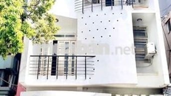 Cho thuê nhà hẻm 590/ Cách Mạng Tháng Tám, phường 11, quận 3