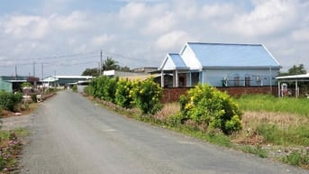 Bán 2 lô đất thổ cư 137.9m2 và 140 m2 liền kề shr, MT đường 9m, CĐ, LA