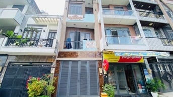 Nhà đúc 3 lầu hẻm xe tải thông,sổ Hồng riêng