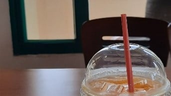 Cần vài bạn phụ bán đồ uống giải khát.