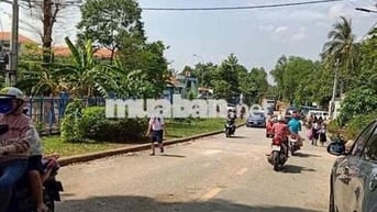 Bán đất đối diện trường học vừa ở vừa kd ngon giá rẻ nhất khu