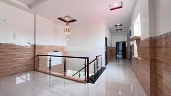 Bán / cho thuê nhà Mặt tiền biệt thự mặt 825 TT Đức Hoà