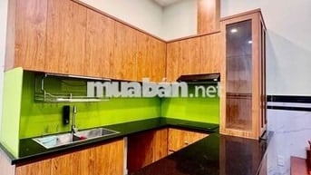 Nhà Mới Sạch Đẹp DT 200m2 1Trệt 2Lầu 3Pn 4Wc Sân Thượng Hẻm Xe Tải