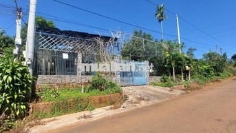 Đi định cư nước ngoài bán lỗ lô 889m2 giá 300 triệu có sẵn nhà cấp 4