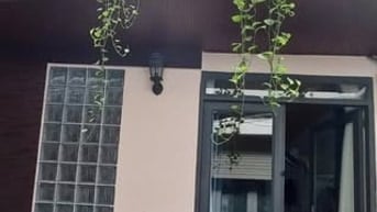  3,38 Tỷ Nhà DBT cách hxh 20 mét NGANG 4 X 5,6 ( trệt lầu ban công )