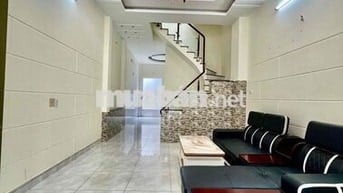 Nhà Sạch DT 120m2 1Trệt 1Lầu 2Pn 3Wc Hẻm Xe  Ôtô Đậu Nhà Gần Rạch Gia