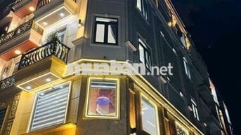 Nhà đẹp full nội thất 4,7 x 12 có 5pn 5wc sân thượng