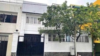 NGUYÊN CĂN QUẬN 10 - CÓ SÂN ( NGANG 10 M - 6PHÒNG )