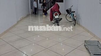 Nhà mặt đường Hoàng Quốc Việt, MB tầng 1, diện tích 90m2 mặt tiền 4,5m