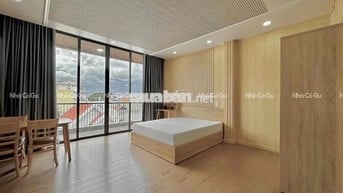CHO THUÊ STUDIO BAN CÔNG CAO CẤP FULL NỘI THẤT GỖ Ngay LĂNG CHA CẢ