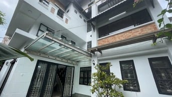 Cho thuê biệt thu đường 28, 16x20m 6pn,  3 lầu, P. Bình Phú , giá 45tr