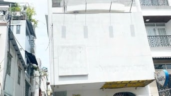 Gia đình cho thuê nhà 3 tầng - mặt tiền Nguyễn Thượng Hiền, Quận 3