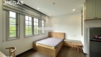 CĂN HỘ CỬA SỔ LỚN XA BẾP FULL NỘI THẤT KHU HÀNG XANH GẦN Q1