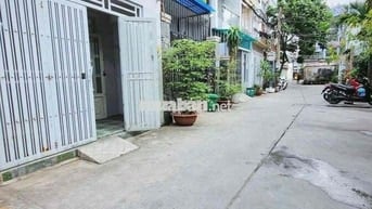 NHÀ GIÁ RẺ Ở DS51 HẺM LỚN 2PN1WC 8tr5 TL