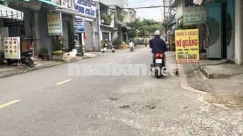 Nhà vuông  hẻm xe tải tránh, ngang 4m x 10, cách 500m ra Aeon Tân Phú,