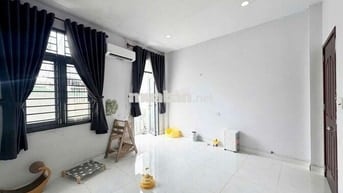 CẦN SHARE LẠI 1 PHÒNG BAN CÔNG TRONG NHÀ NGUYÊN CĂN