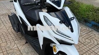 Vario 125 2021 nhập indo màu trắng đen.