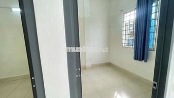 2 PHÒNG NGỦ GIÁ RẺ NỘI THẤT CƠ BẢN BAN CÔNG RIÊNG THOÁNG MÁT