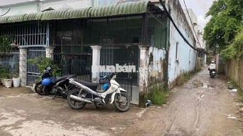 Nhà Gốc 2 mặt tiền 75 mét vuông