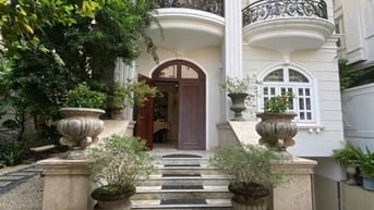 Biệt Thự có hầm-hồ bơi đường 42 Thảo Điền! DT 303.7m2 - giá chỉ 69 tỷ