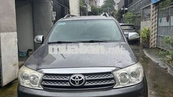 Toyota Fortuner 2009 2.7V 4x4 AT - 170000 km
