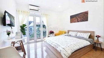 Cho thuê căn hộ dịch vụ cao cấp , full nội thất ban công cực bèo