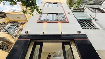 Cần tiền bán gấp nhà Nguyễn Thị Minh Khai. Phường 5.Quận 3. Giá 3 tỷ9 