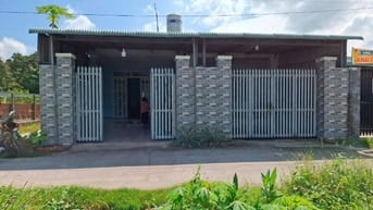 2 căn nhà liền kề, ngang 10m, trung tâm thị trấn. 1,6 tỷ 