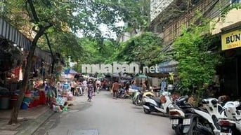 Tập thể tầng 1 72 HA Vĩnh phúc . 70m2. Vỉa hè kinh doanh ô tô tránh