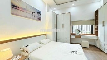 Cho thuê căn hộ full nội thất ngay trung tâm thành phố