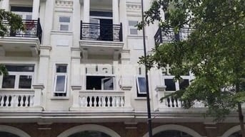 Chính chủ bán căn shophouse sổ sẵn 3 lầu 4x15 công chứng ngay