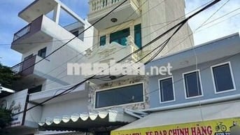 Chính chủ cần bán nhà trệt lửng 2 lầu sân thượng.