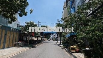 Nhà đẹp 6PN ,4 tầng, KDC đồng bộ,Cách Phú Mỹ Hưng 5 ph– giá chỉ 9.5 Tỷ