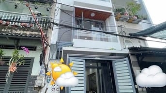 Kẹt tiền bán nhà Bến Vân Đồn q4, Giá 3tỷ6 TL, 50m2 ,có shr hẻm oto 6m 