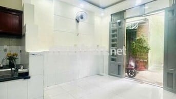 Bán nhà 3 lầu Trần Xuân soạn, Tân Hưng. SHR