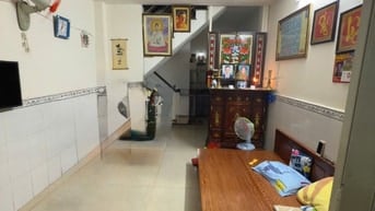 2ty380 Nhà hẻm P3Q8 3,3 x 7 trệt lầu đúc 2pn SHR 