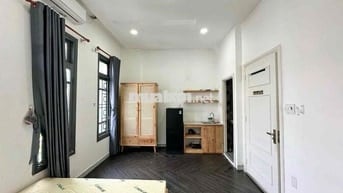 CHO THUÊ PHÒNG KHU HẺM XE HƠI YÊN TĨNH - VỊ TRÍ TRUNG TÂM GẦN BỜ KÈ Q3