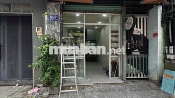 Mặt bằng kinh doanh + gác ở lại .