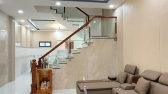 Cho thuê nhà nguyên căn, rộng rãi, tiện nghi.