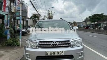 Toyota Fortuner 2009 số sàn máy dầu một cầu