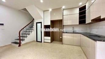 Nhà VÕNG THỊ, TÂY HỒ- 10M RA Ô TÔ- 30M RA PHỐ- 28M ,5 TẦNG , 7.9 TỶ