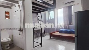 Phòng gác đẹp cửa sổ trời rộng ban công gần BV Chợ rẫy, đầm sen nước