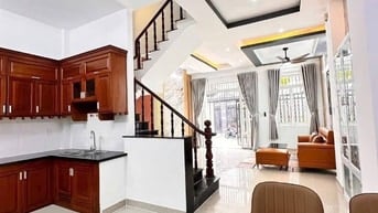 Cần bán gấp nhà Lê Văn Lương. Tân Phong. Quận 7. Giá 2 tỷ 990.