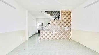 Cho Thuê Nhà Mặt Tiền TX 13 DT 4x15 1Trệt 1Lầu 2Pn 2Wc Có Thể K Doanh