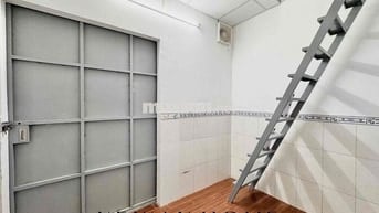 PHÒNG TRỆT MỚI XÂY GÁC CAO GIÁ RẺ NGAY NGÃ 4 BỐN XÃ