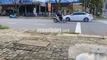 100 m2 đường hồ hán thương sát lô góc 2 mặt tiền , đường rộng 15 m via