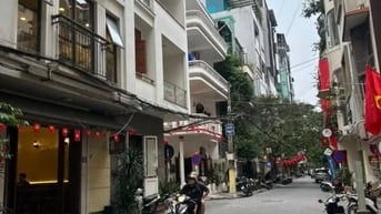 Cần Bán Căn Nhà PLô  Trung Kính Mạc Thái Tổ Yên Hòa  DT 55 M  34,9 TỶ 